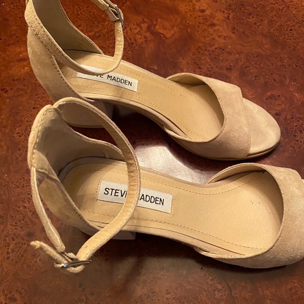 STEVE MADDEN   Lt Beige  Size 6M